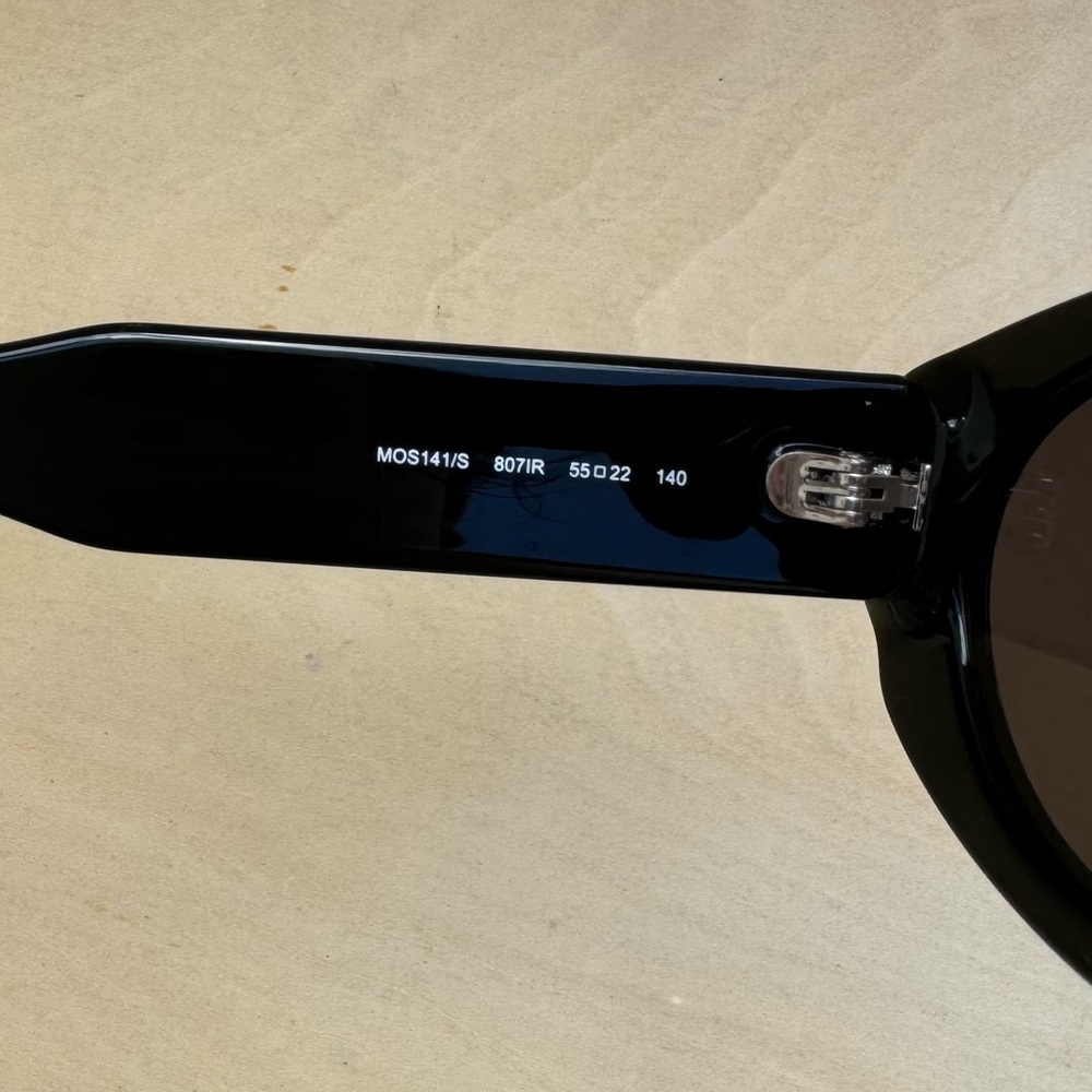 NEW Authentic Moschino Oval Sunglasses Black - Picture 6 of 9